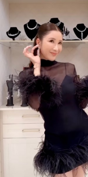 Dream closet? Jamie Chua flexes walk-in wardrobe while getting ready for cocktail party
